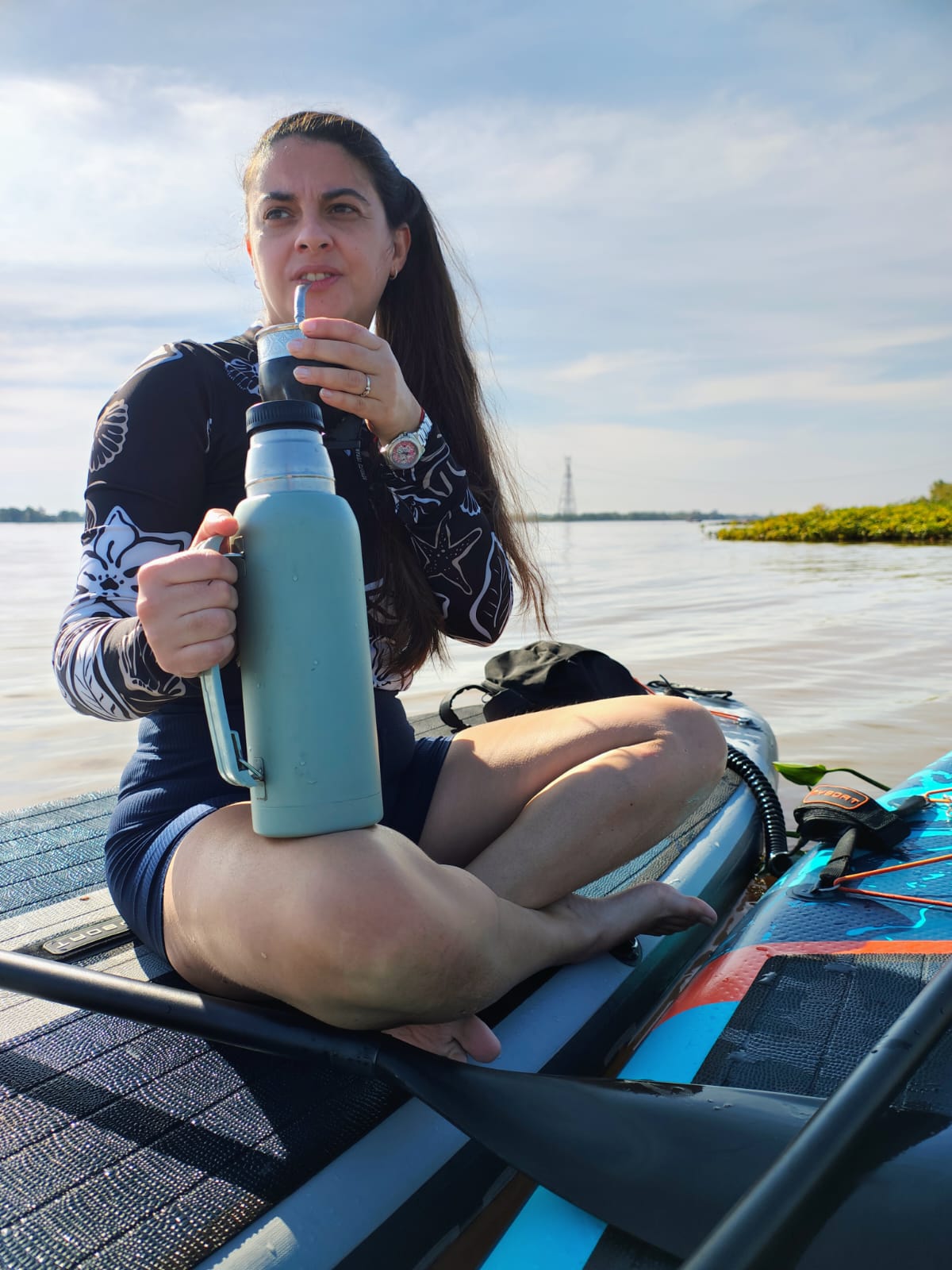 Mate en el río